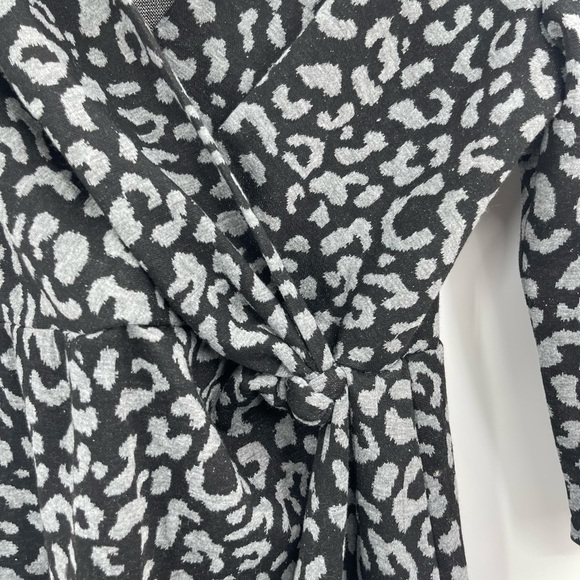 francesca's Animal Print Dress side knot tie front mini leopard Nwt medium - Picture 5 of 5